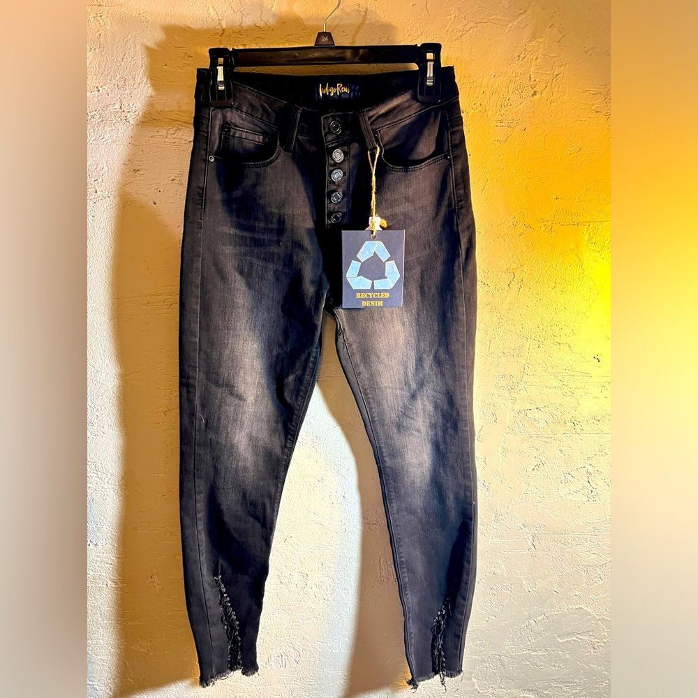 Indigo Rein denim NWT, high rise ankle, black distressed size 7/27 Juniors-cool